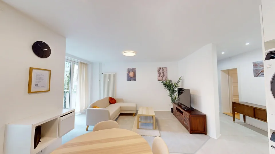 Charming 3.5-Room Apartment with Balcony in Zürich 8006
