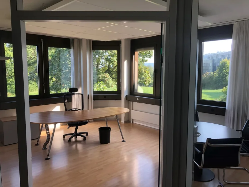 Uffici luminosi con vista per un lavoro ispirante