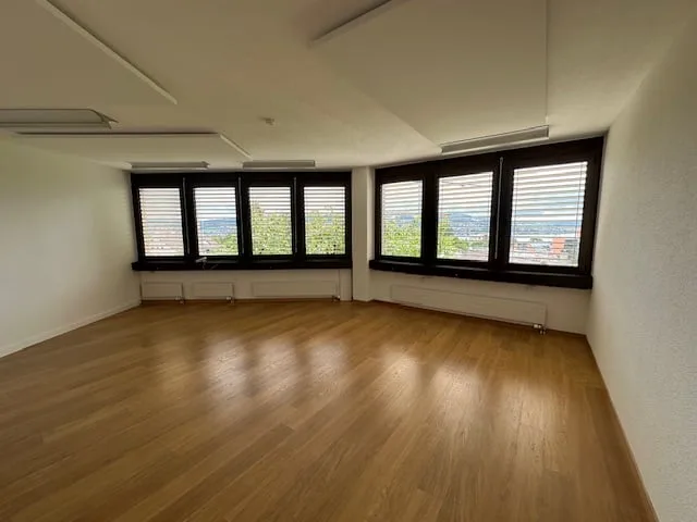 Uffici luminosi con vista per un lavoro ispirante