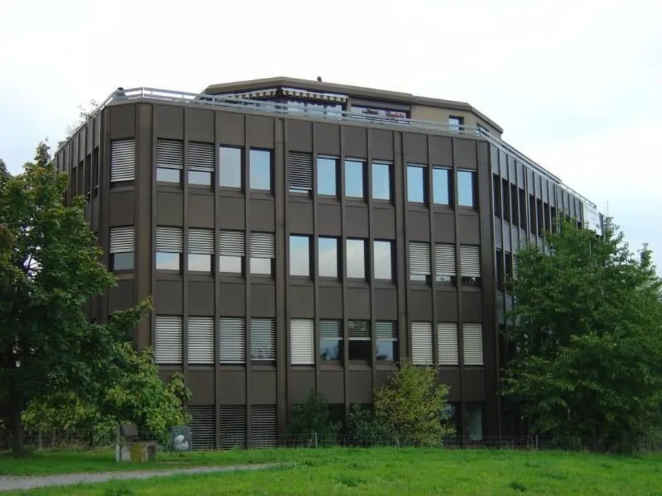 Helle  Büroräume mit Aussicht für inspirierendes Arbeiten