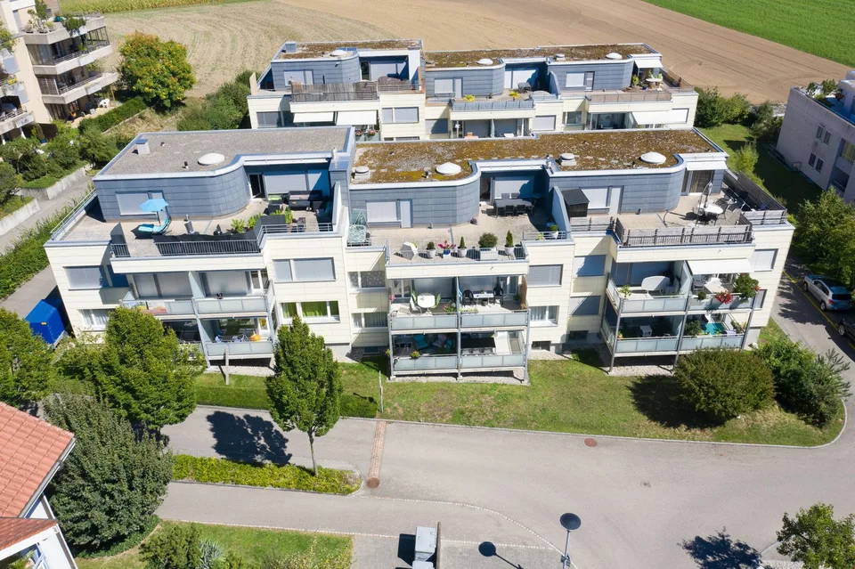 Einstellhallenparkplätze in Brügg zu vermieten