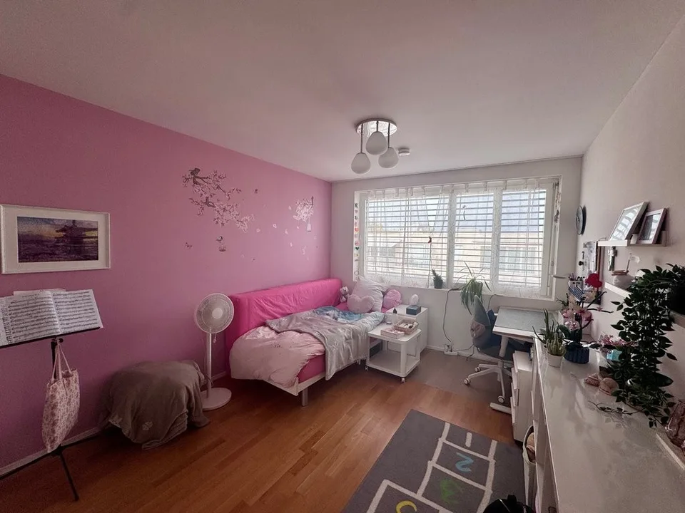 moderne 5.5-Zimmerwohnung im Grünen
