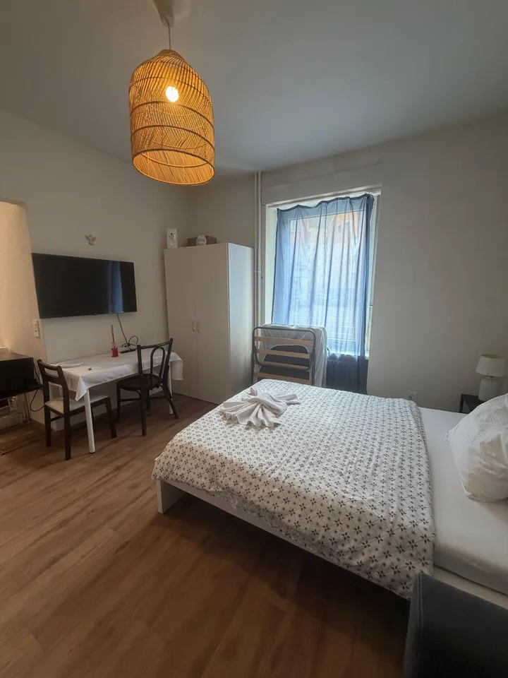 🏡 Appartamento monolocale completamente arredato Steinstrasse 35 8003 Zurigo Piano terra lato destro-S4