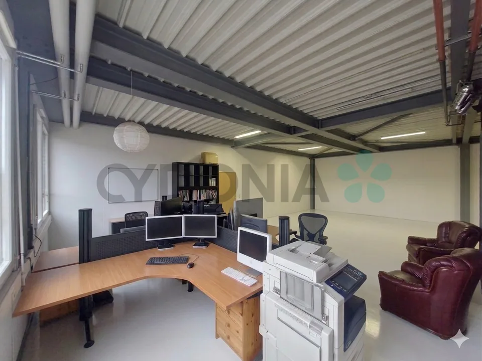 Lokal mit Büros und Lager zu vermieten, insgesamt 270m2