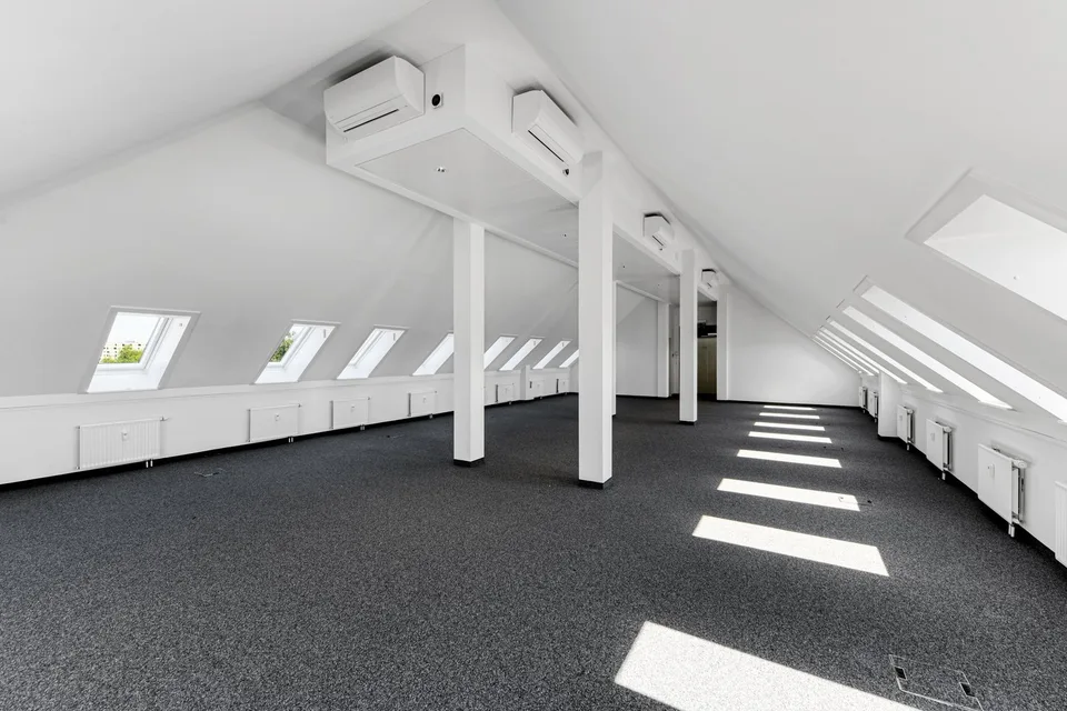 Spazio ufficio attraente in posizione centrale