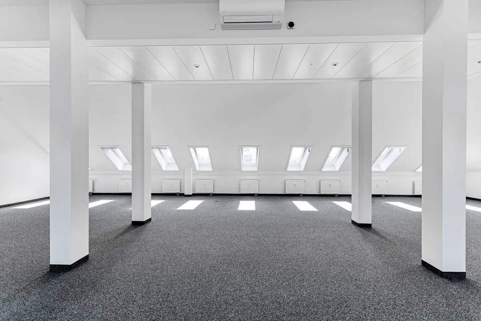 Spazio ufficio attraente in posizione centrale