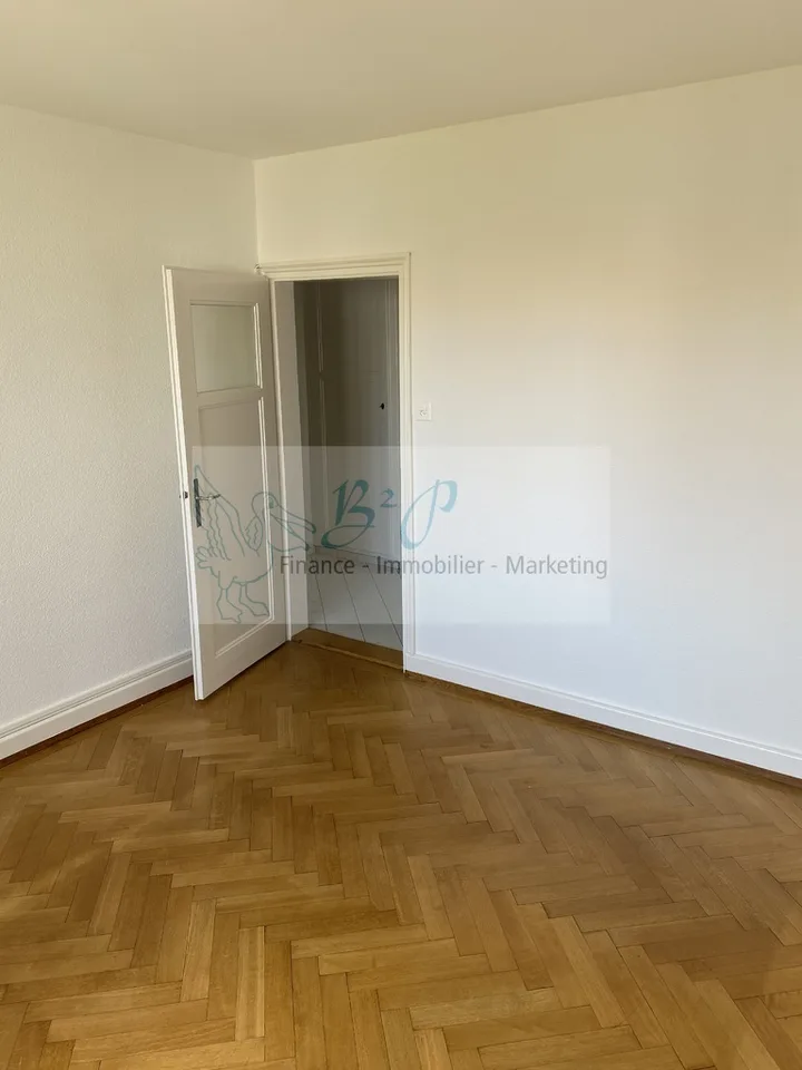 Un bel appartement de 2.5 pièces avec balcon est à louer sur Peseux !