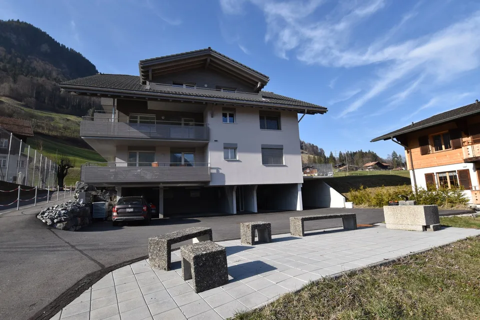 Gedeckter, grosser Autoabstellplatz in Reichenbach