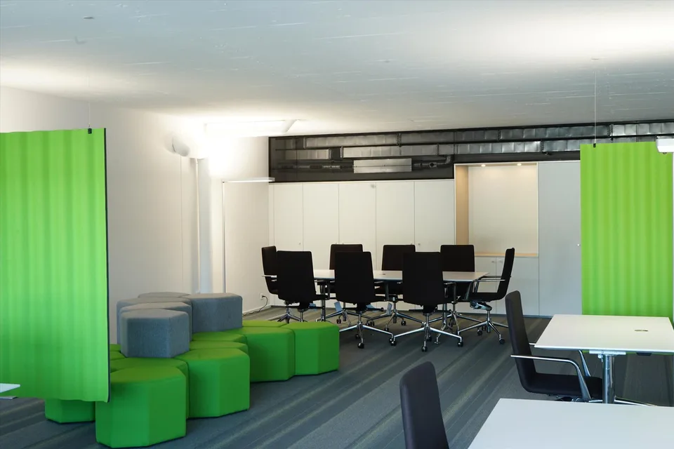 Mehr Raum für Ihre Ideen Modernes Büro mit Weitblick – Foto 7 von 9
