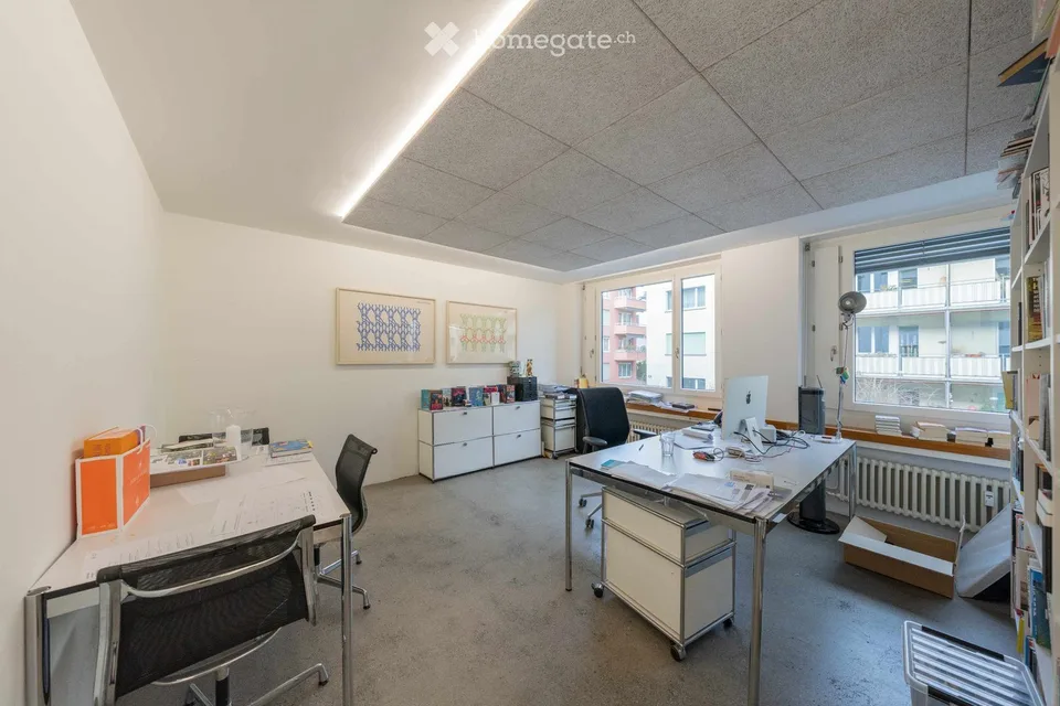 Moderner, heller Büroraum, an ruhiger Lage. Nähe Kreuzplatz.