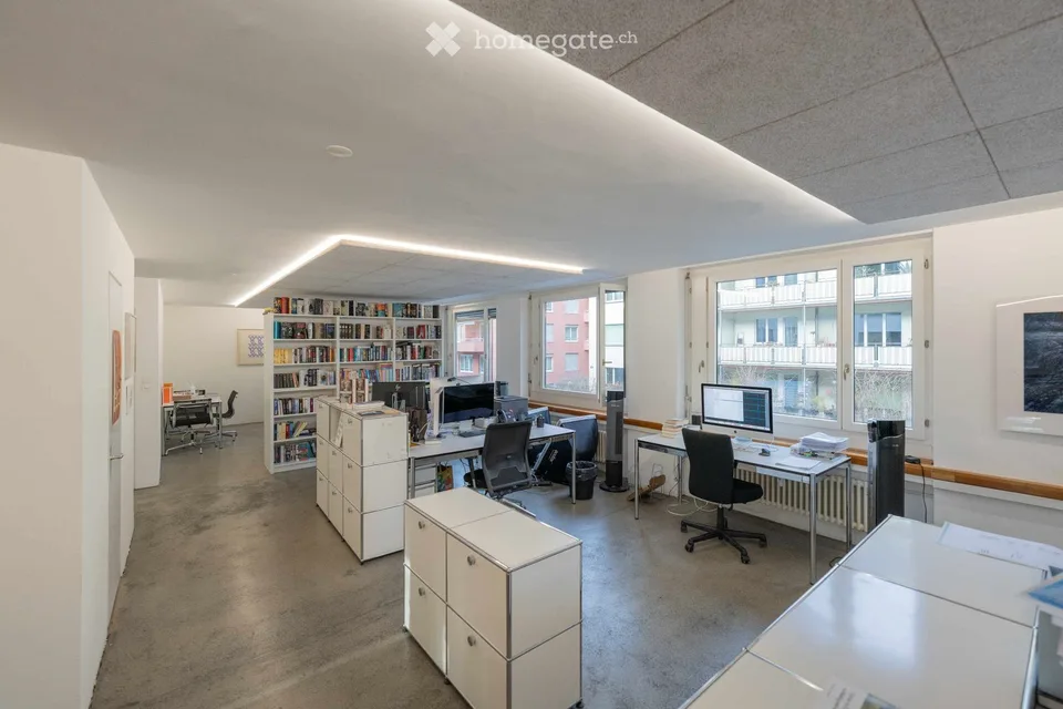 Moderner, heller Büroraum, an ruhiger Lage. Nähe Kreuzplatz.