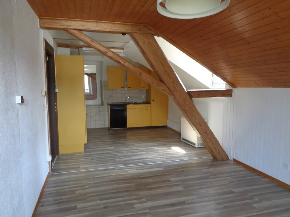 Wohnung in einem Gebäude in der Nähe der Innenstadt