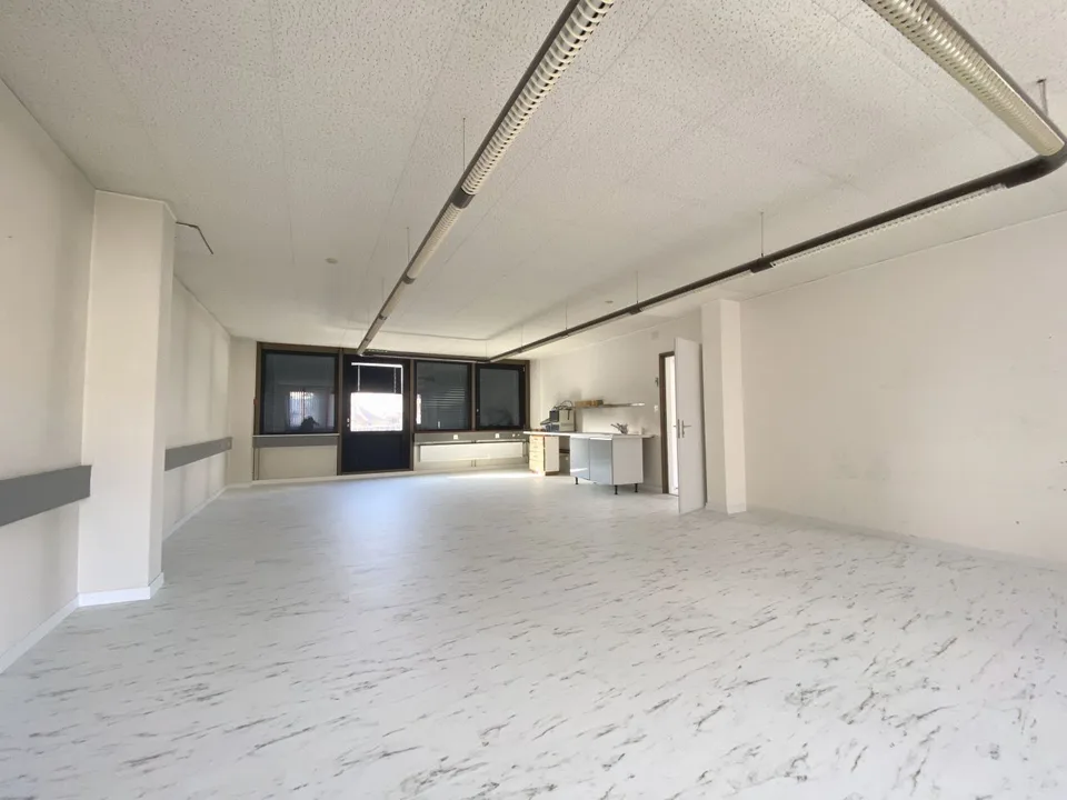 Grande ufficio a Neuchâtel / studio medico