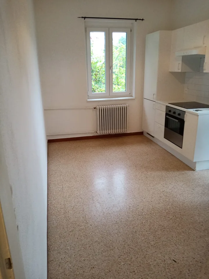 Appartamento 2½ locali CHF 900.-- + CHF 120.-- spese. Libero da subito
