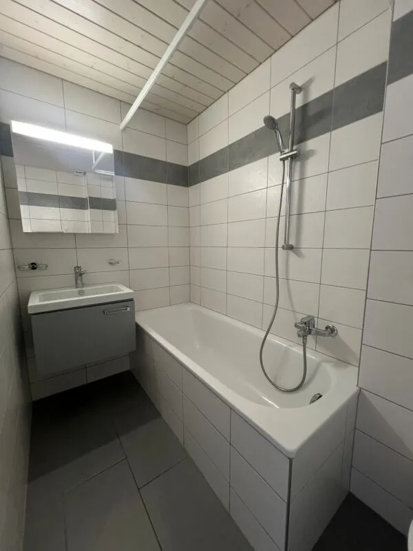 Sankt-Imier, schönes 3-Zimmer-Apartment mit eingerichteter Küche