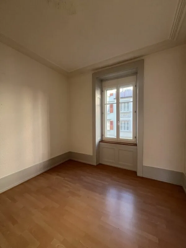 Sankt-Imier, schönes 3-Zimmer-Apartment mit eingerichteter Küche