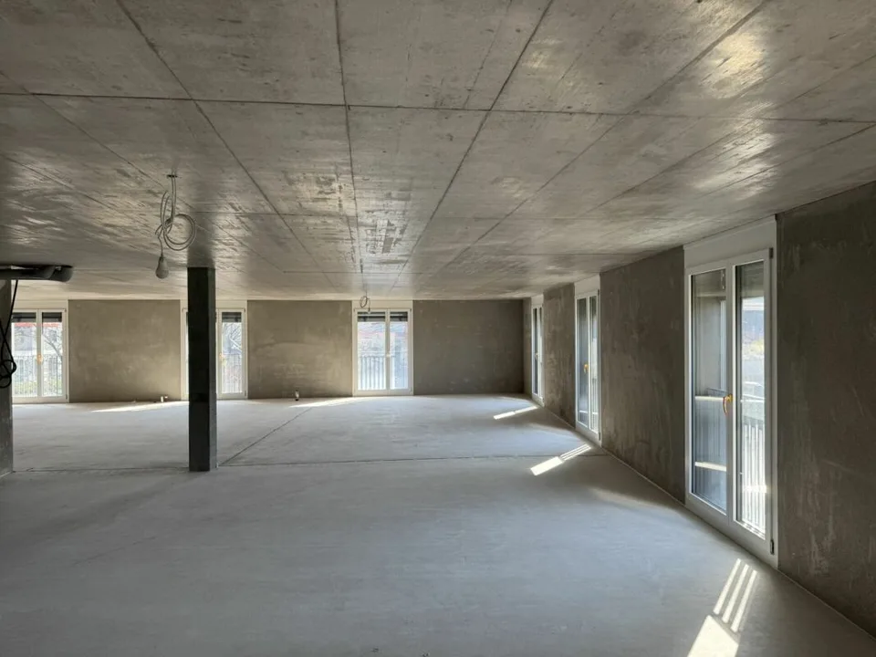 Espace de bureau et de pratique attractif directement à la gare de Buchs-Dällikon