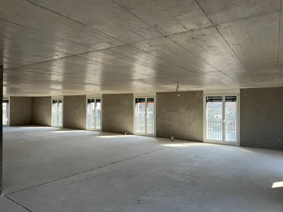 Espace de bureau et de pratique attractif directement à la gare de Buchs-Dällikon