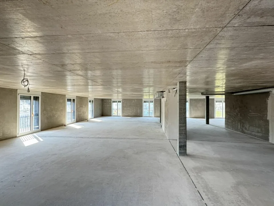 Espace de bureau et de pratique attractif directement à la gare de Buchs-Dällikon