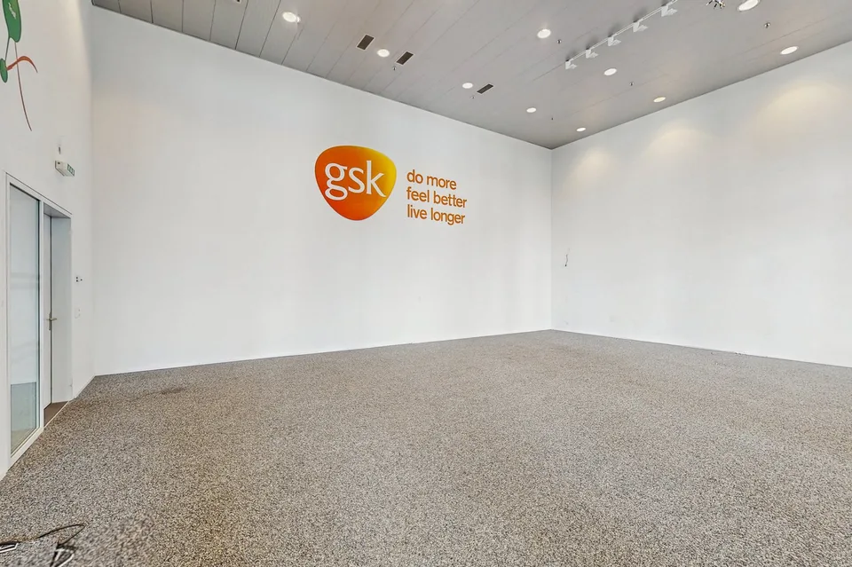 Espace commercial ensoleillé au rez-de-chaussée – polyvalent (103 m²)