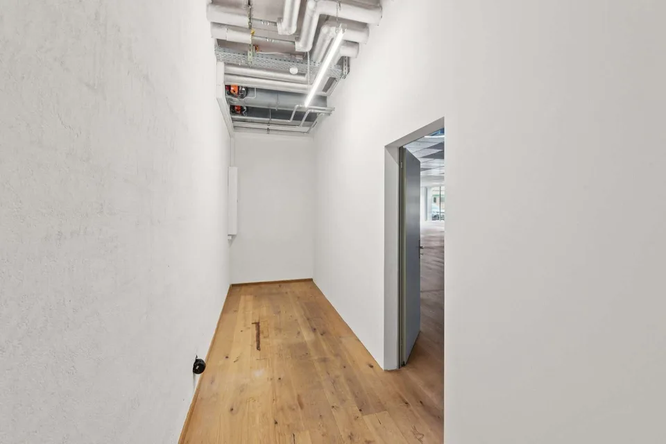 Espace de bureau attractif dans un emplacement animé – photo 9 sur 13