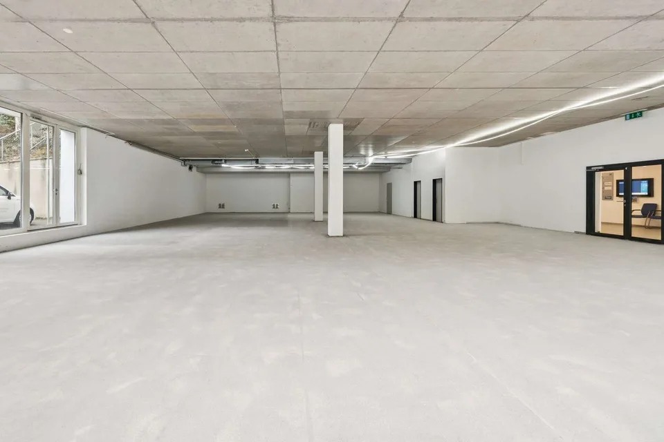 Espace de bureau attractif dans un emplacement animé – photo 6 sur 13