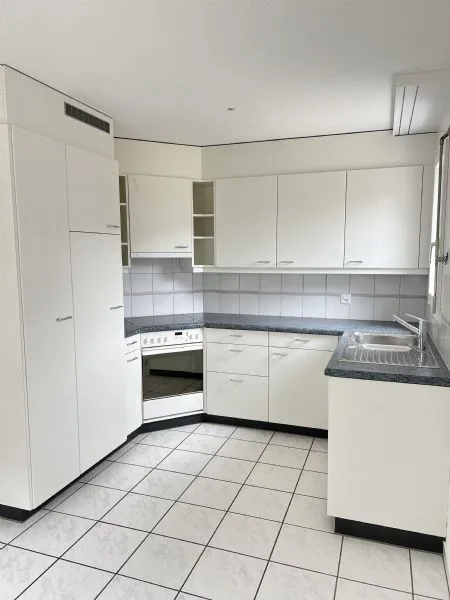 Grosszügige und helle 3-Zimmerwohnung zu vermieten