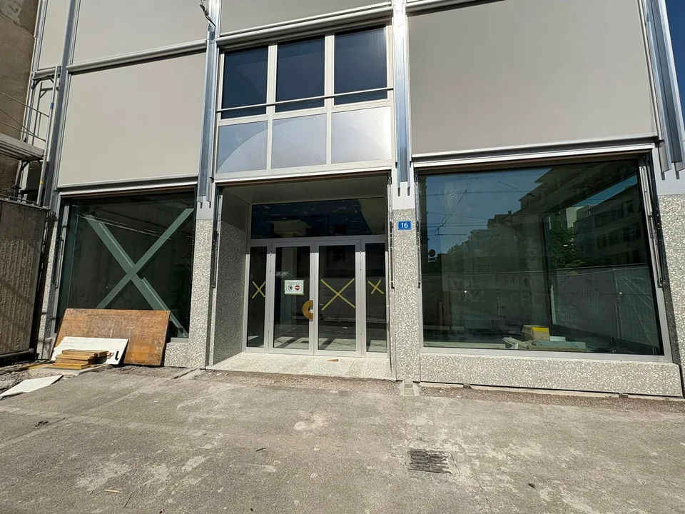 Goldene Ecke-Gewerbe- Ladenfläche an Top Lage im St. Johann