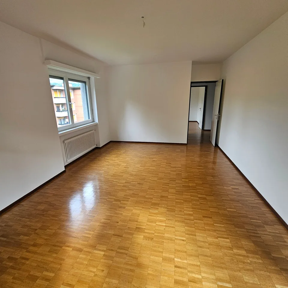 Luminoso appartamento di 3.5 locali con balcone a Manno