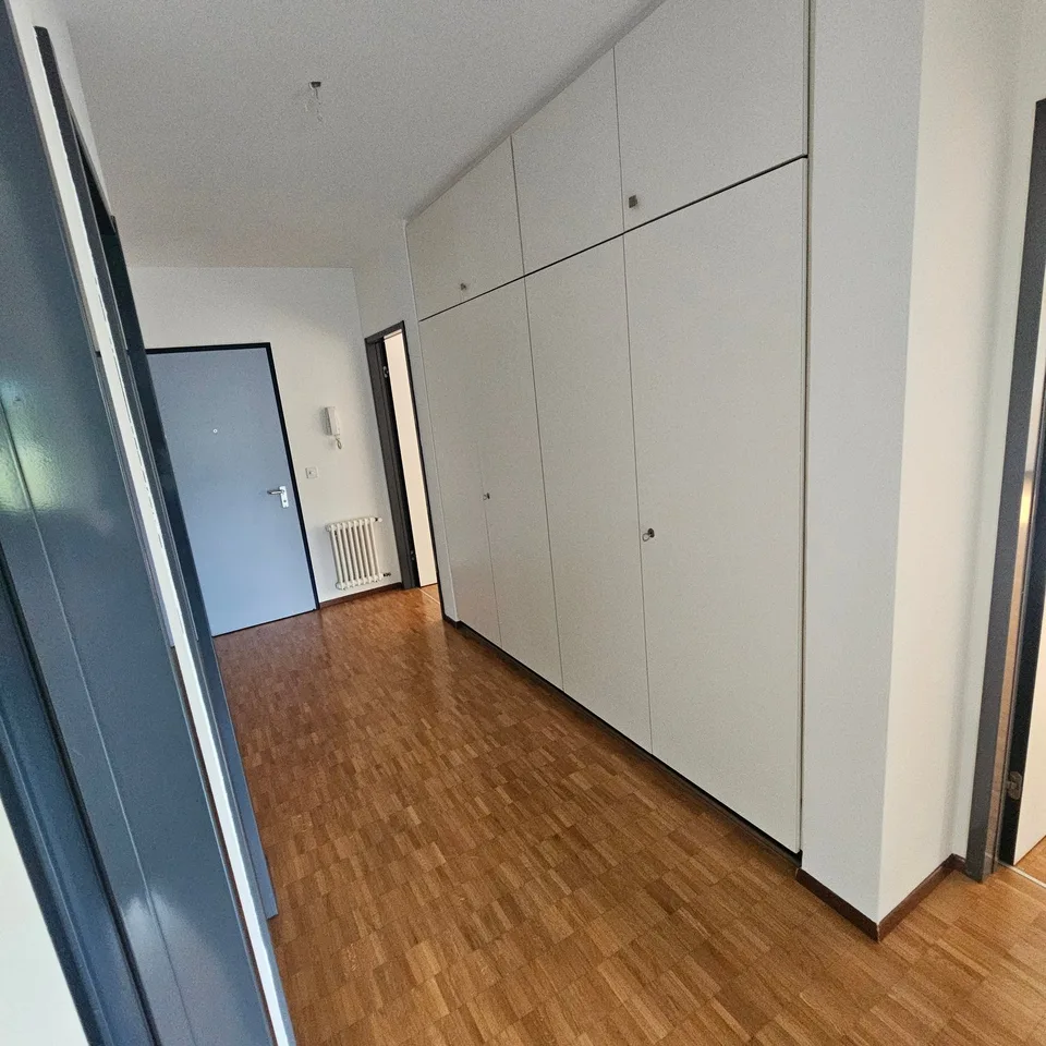 Luminoso appartamento di 3.5 locali con balcone a Manno