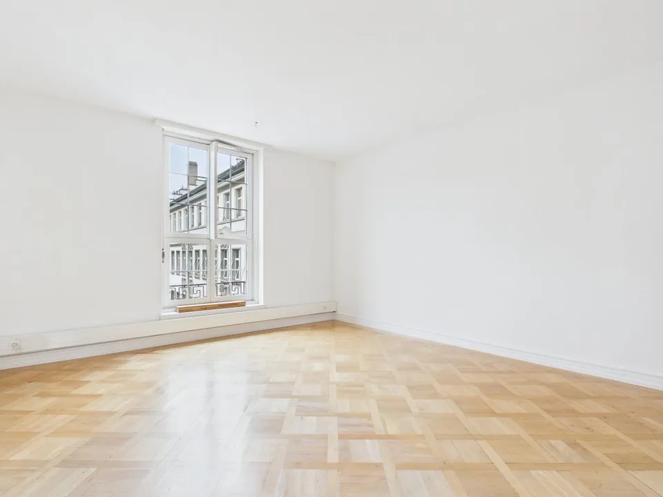 Repräsentative Altbaufläche an Top-Lage beim Stampfenbachplatz