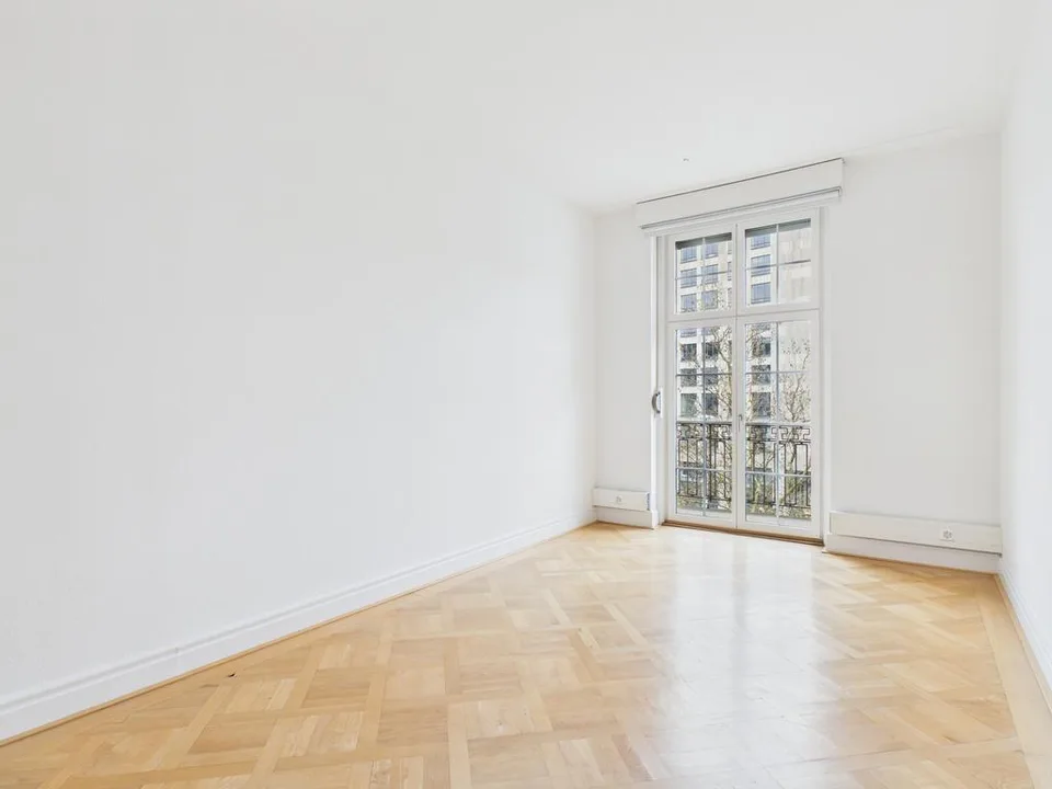 Repräsentative Altbaufläche an Top-Lage beim Stampfenbachplatz