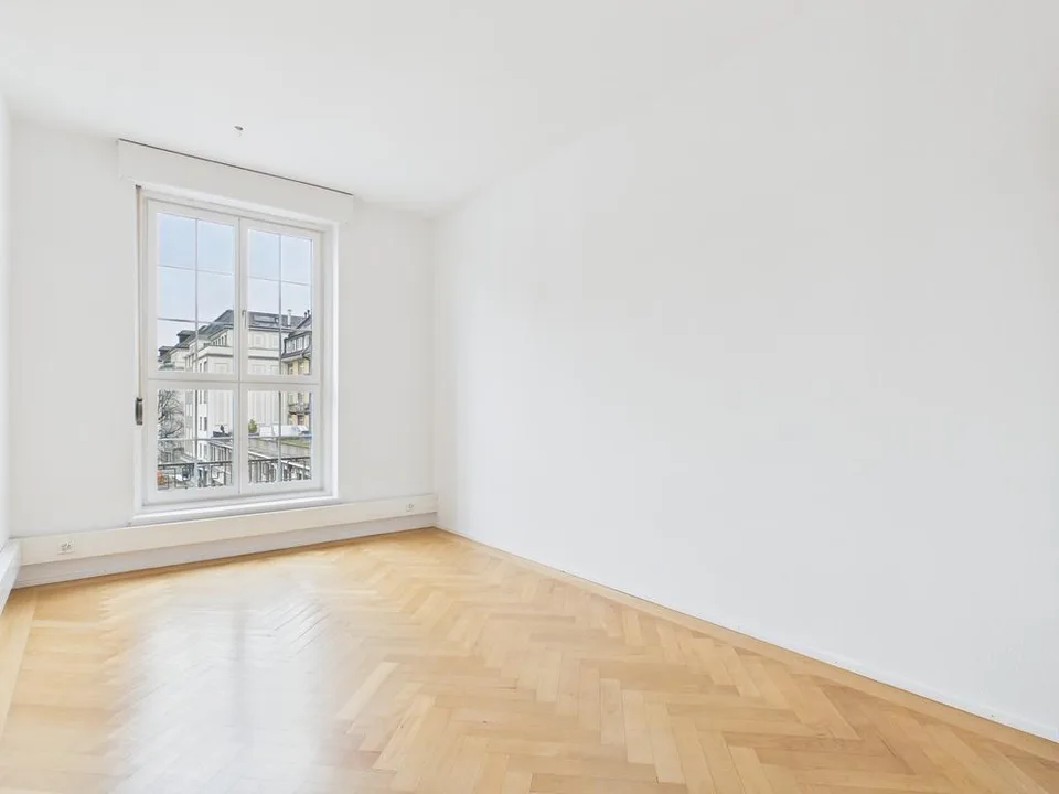 Repräsentative Altbaufläche an Top-Lage beim Stampfenbachplatz
