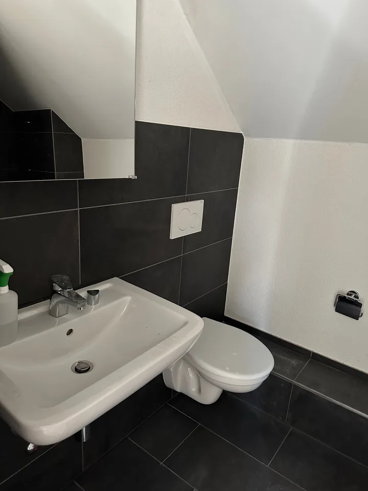 Appartement ensoleillé de 2,5 pièces près du centre-ville