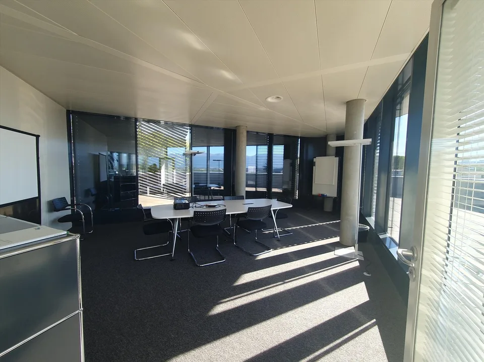 Superb office space of 194 m2 with terrace