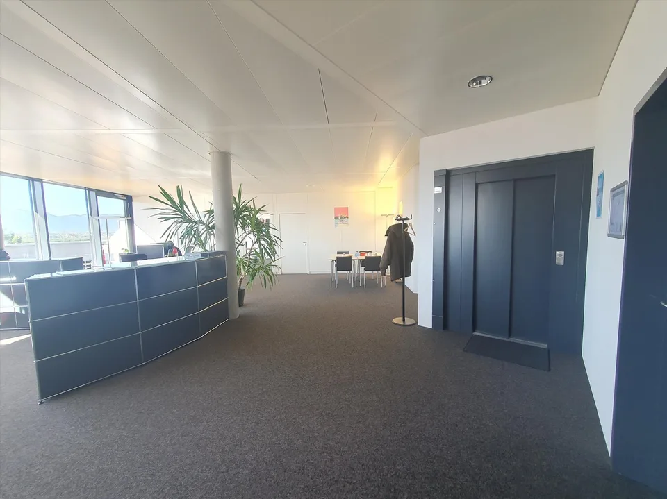 Superb office space of 194 m2 with terrace