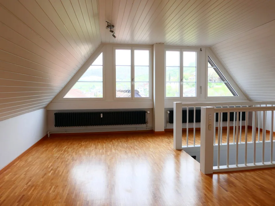 Originelles Büro/Atelier mit herrlichem Ausblick in attraktivem 2-Familienhaus im Dorfzentrum ...