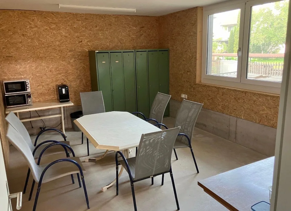 Spazio commerciale moderno con ufficio al piano terra 152 m2 a Schlatt TG