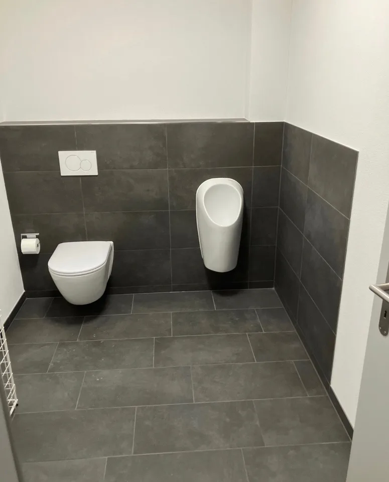 Spazio commerciale moderno con ufficio al piano terra 152 m2 a Schlatt TG