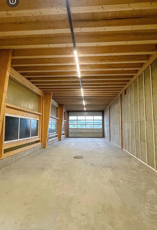 Spazio commerciale moderno con ufficio al piano terra 152 m2 a Schlatt TG