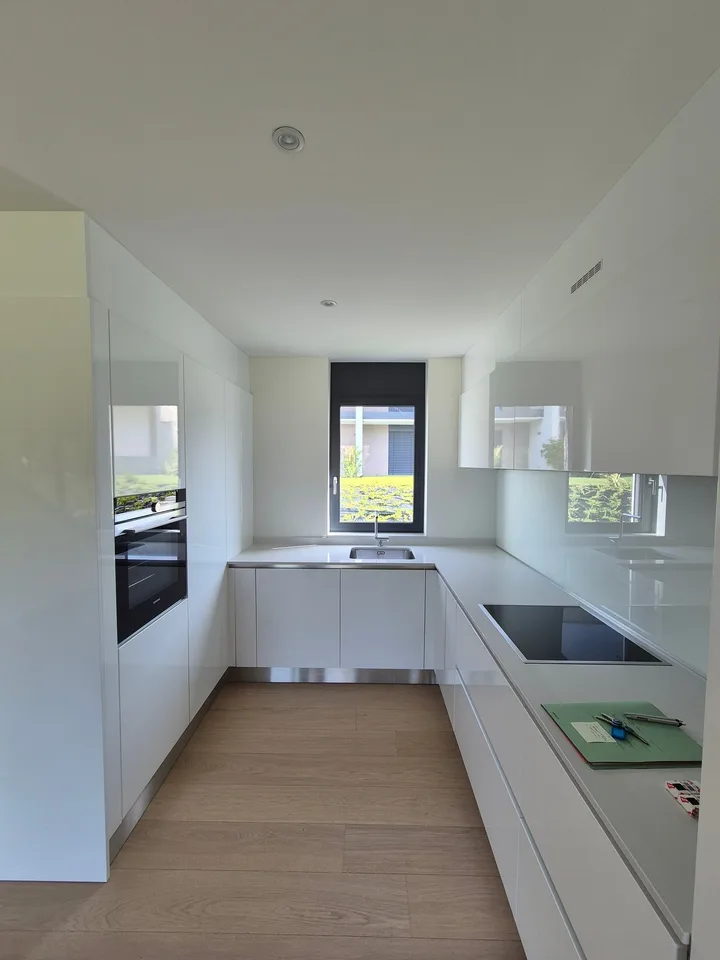 Modernes Haus mit Pool in Caslano - sofort verfügbar