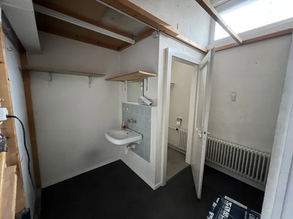 Espace commercial libre dans le district 12 à louer – photo 8 sur 8