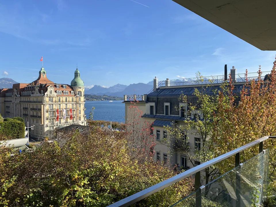 Attraktive Praxis- / Büroflächen zwischen 100 - 380 m2 mit Seesicht