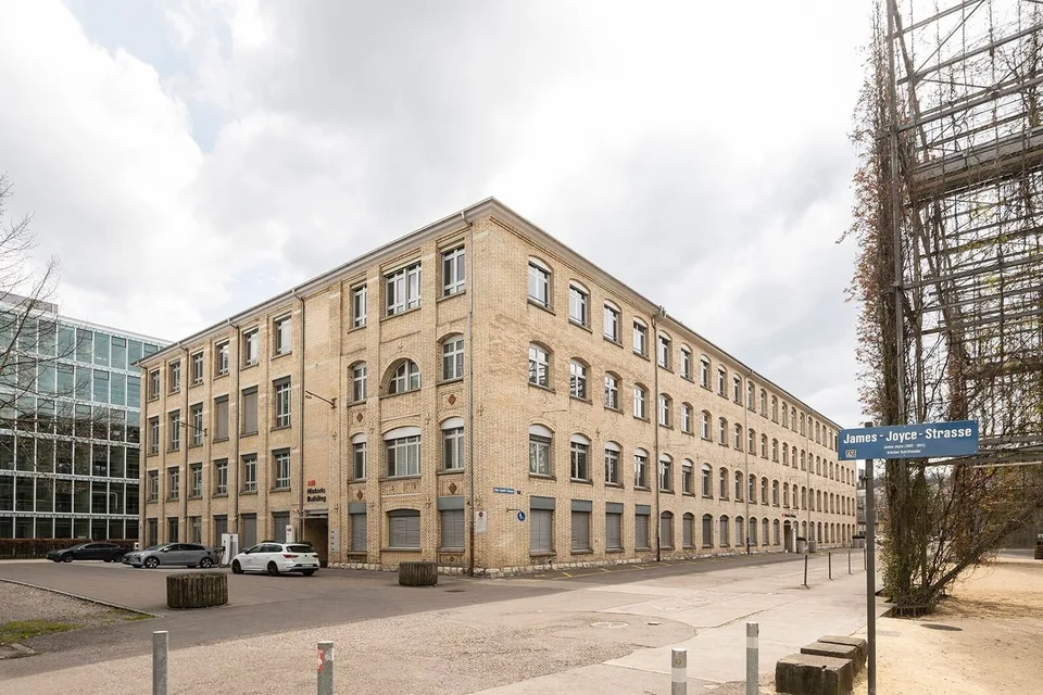 Charmantes Büro mit Parkett  zentral am Bahnhof