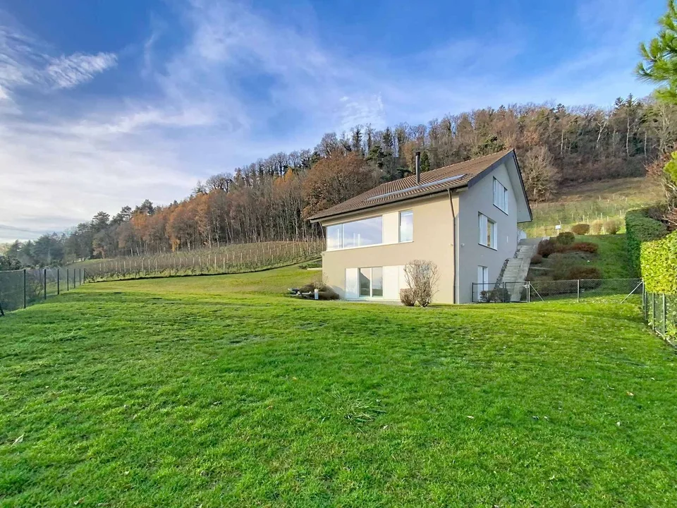 Moderne Villa mit Panoramablick auf den See – Foto 12 von 12