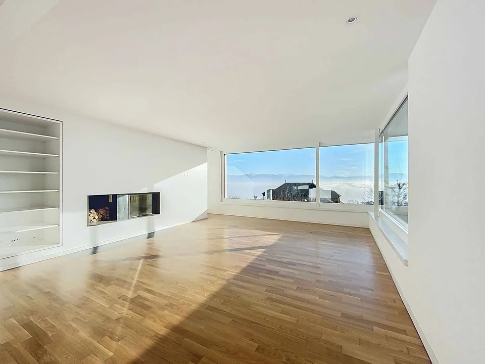 Moderne Villa mit Panoramablick auf den See
