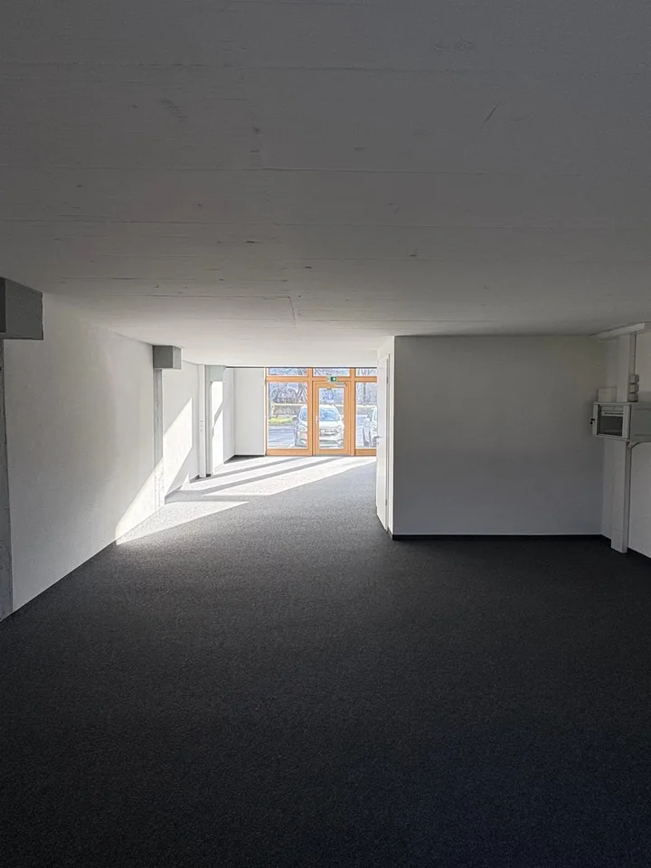 Ampia superficie commerciale di 140 m2 nella vecchia caserma a Bex