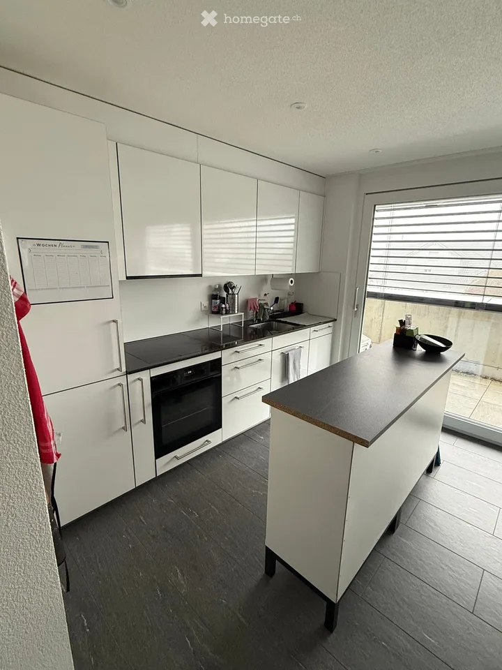 Moderne 2.5-Zimmer-Attikawohnung mit Terrasse & Lift