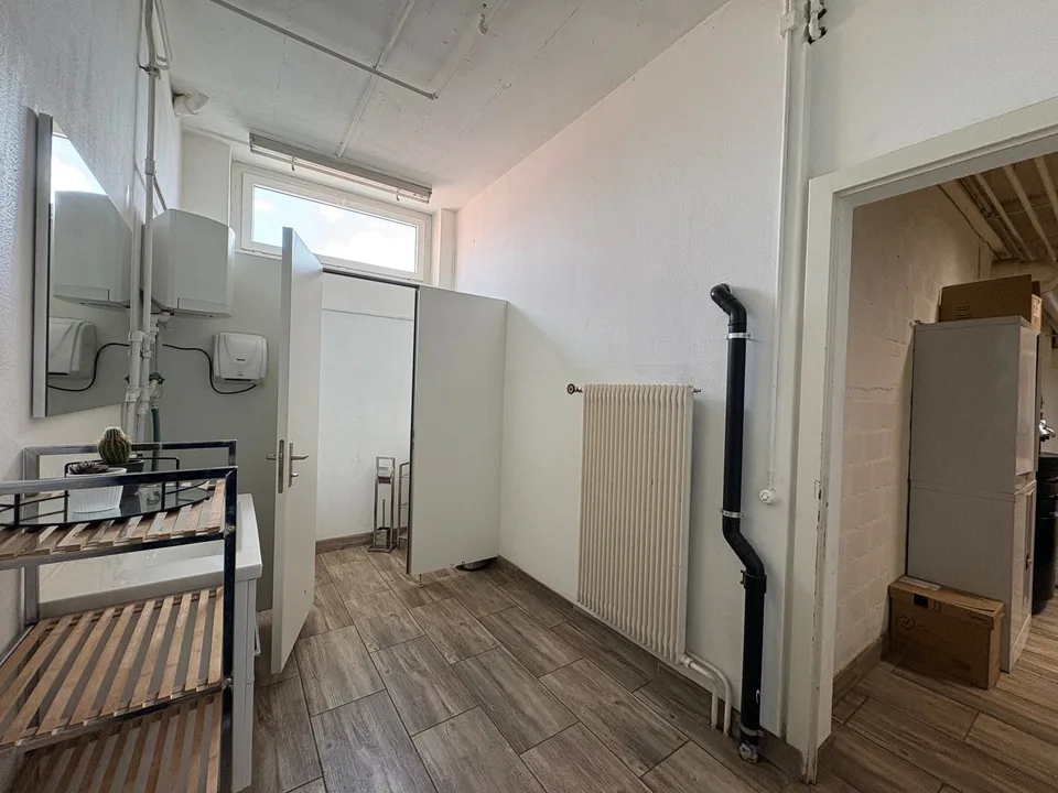 Espace commercial - utilisable comme atelier, exposition, bureau, stockage - à proximité de l'autoroute – photo 8 sur 26