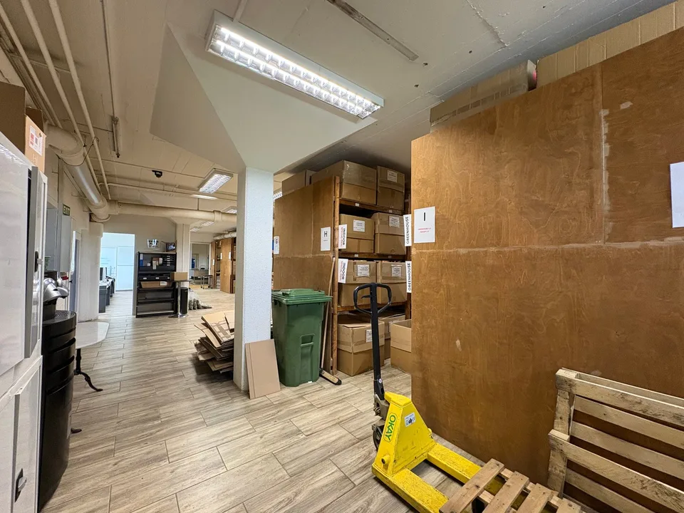 Espace commercial - utilisable comme atelier, exposition, bureau, stockage - à proximité de l'autoroute – photo 9 sur 26